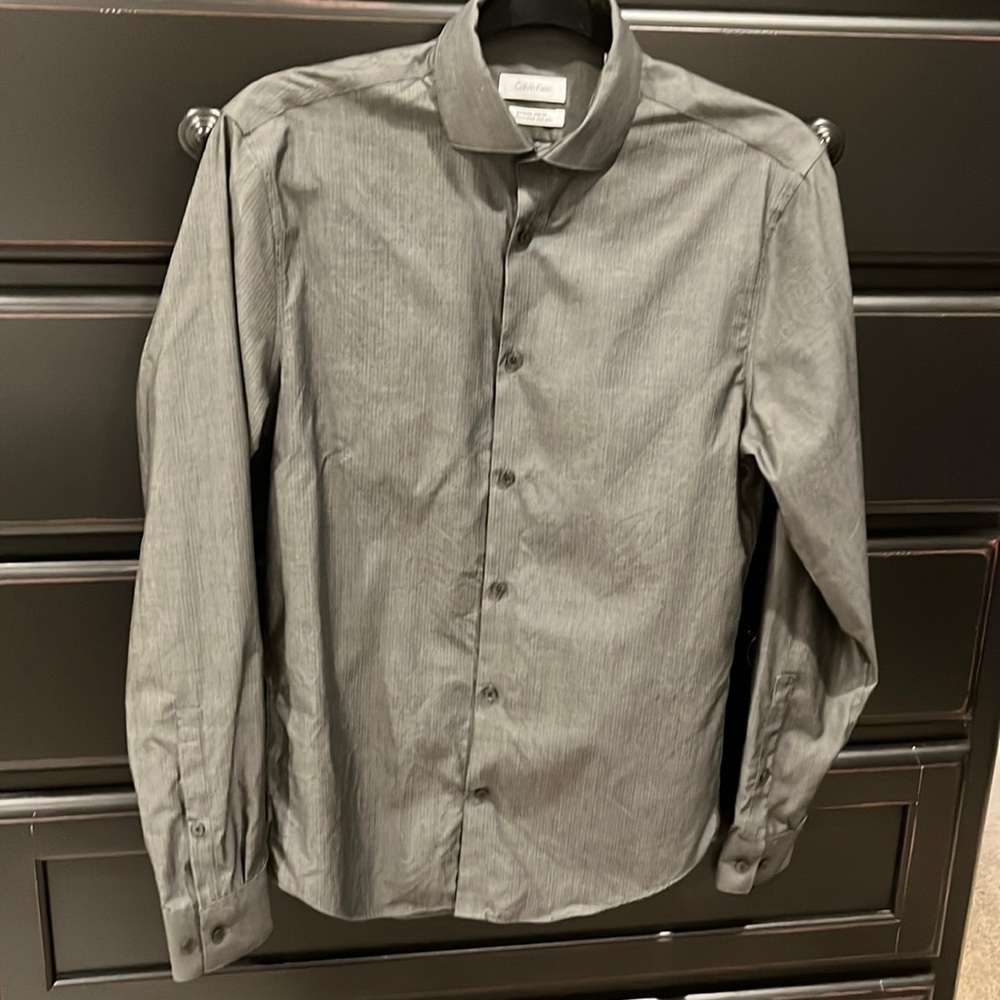 Calvin Klein button down dress shirt.Extreme slim fit.No iron.Size S 14.5, 32/33